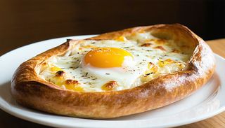 Chaczapuri adżarskie