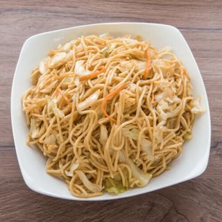 28. Пържени спагети със зеленчуци 900г