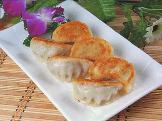 308. Gyozas De Pollo A La Plancha (6 Uds.)