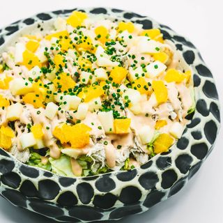 Ensalada De Pollo Con Salsa Rosa