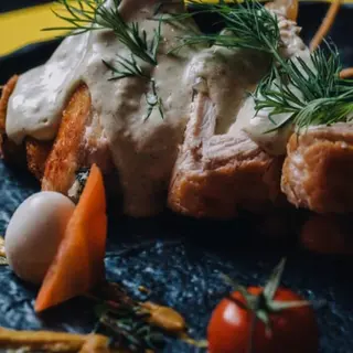Rolovana piletina ili ćuretina sa pršutom i gaudom 250gr