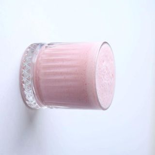 Клубничный молочный коктейль 