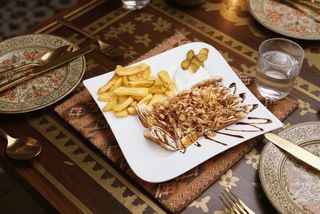 Shawarma arabska na talerzu