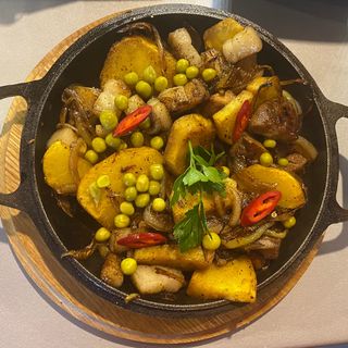 Смаженина зі свининою і бочком