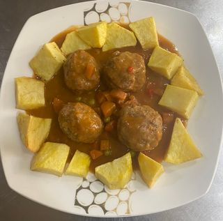 Albóndigas a la jardinera (ración)