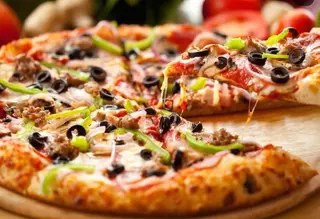 3 Pizzas achetées = 1L Soda OFFERT au choix