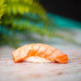 Nigiri de Salmón (2 Pzas)