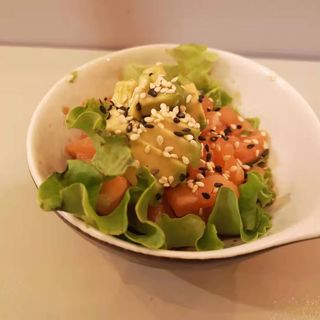 23. Tartare salmone e avocado