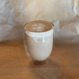 Флет-вайтна рослинному молоці