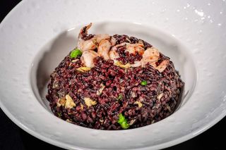 507 Riso venere con gamberi e verdure