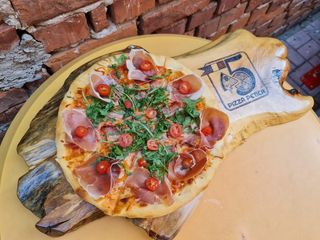 Pizza sa njeguškim pršutom 42cm