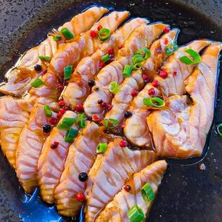 Sashimi Salmão Braseado (12 Peças)