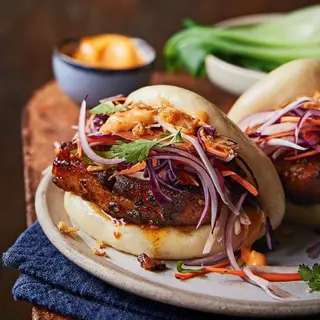  21I-Pan bao con relleno Panceta asado (2 pza.)