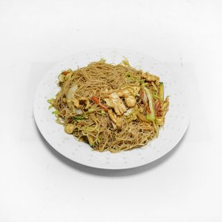 30. Fideos de Arroz con Pollo