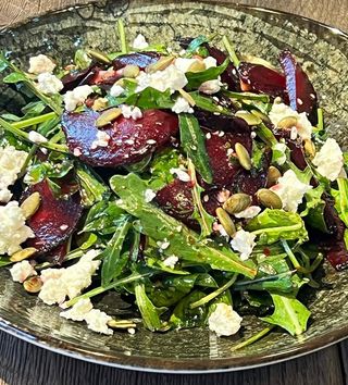 გამომცხვარი ჭარხლის სალათი