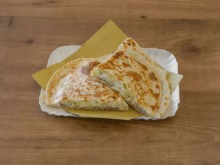 Cassone patate, salsiccia e mozzarella