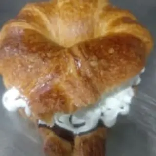 Croissant Mamasita (1ud) Croissant Relleno de Chocolate Cubano y Nata Montada