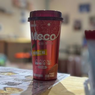 Сок Meco со вкусом апельсина, грейпфрута и мандарина сорта Халлабон