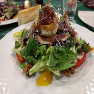 Ensalada De Queso De Cabra