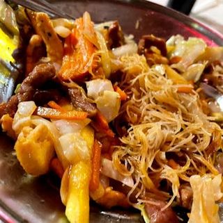 Fideo De Arroz Con Tres Delicias