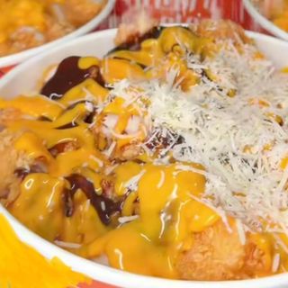 Cheessy blalm Patatas fritas 烧烤汁 融化奶酪 