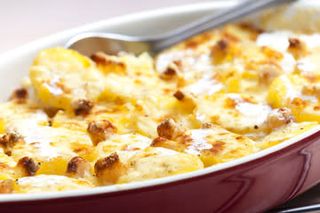 Запечени картофи с бекон и сметана