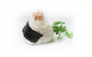 126. Onigiri Salmone Cotto