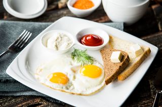 Глазунья из двух яйц