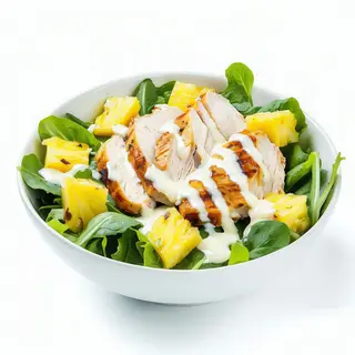 Ensalada De Pollo Con Piña Y Salsa César