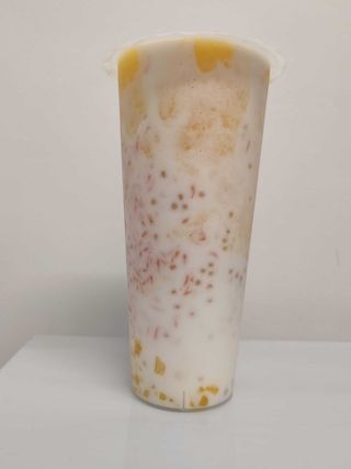 Mango e pompelmo con latte di cocco frullato