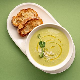 Крем-суп з броколі та зеленим горошком