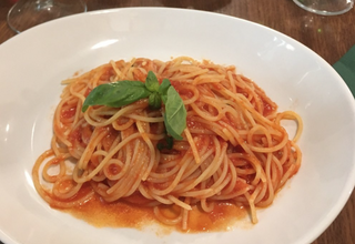 Spaghetti con pomodoro e basilico