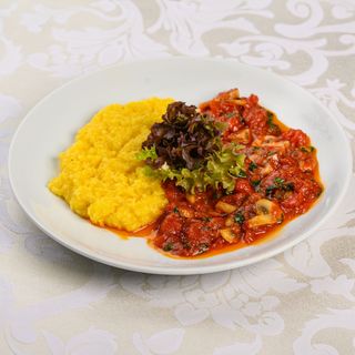 Tocăniță de ciuperci cu mămăliguță