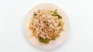 Salata s pečenom piletinom