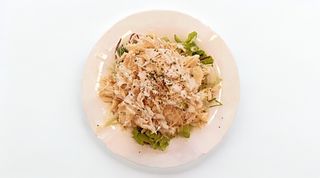 Salata s pečenom piletinom