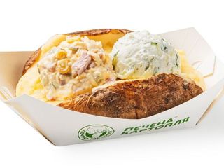 Картопля з двома салатами на вибір (від 450g)