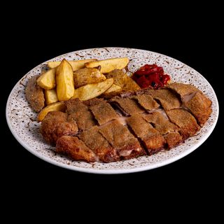 Cachopo con patatas fritas