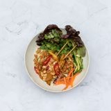 Bun noodle bowl pincho satay de pollo  