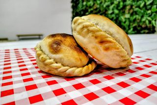 Empanada De Cebolla Y Queso (1 Ud.)