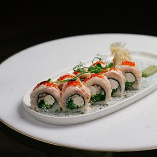 Рол з креветкою, салатом хіяші та цитрусовим соусом