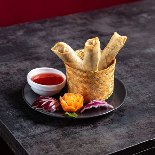 Sajgonki z kurczakiem i warzywami