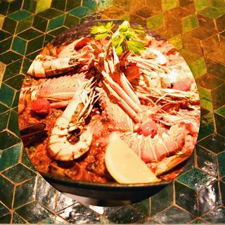 Paella Royale aux fruits de mer et langouste ou Homard