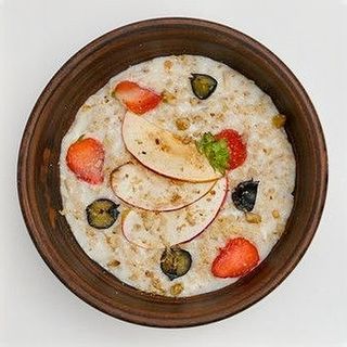 Овсяная/рисовая каша с ягодами (250г)