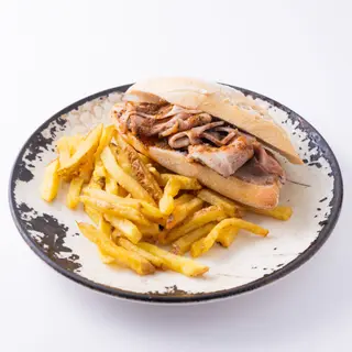 Montadito de Mechada con Mojo Picon