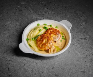 კოტლეტი ქათმის ნაღები-პილპილის სოუსში