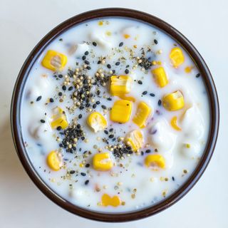 173.Райта с царевица, заквасена сметана, черен синап