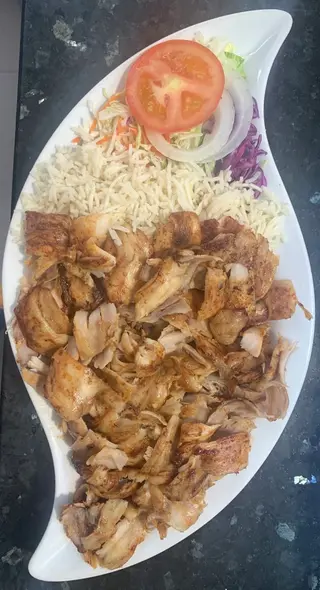 Plato kebab con arroz