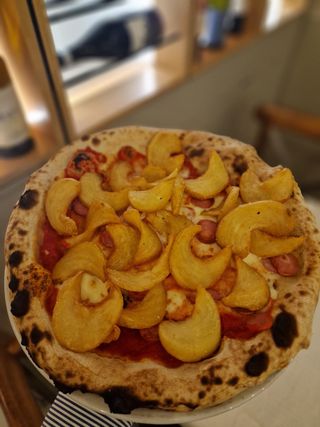 Margherita con wurstel e patatine