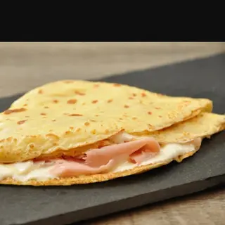 Crêpe mortadella, stracchino e rucola