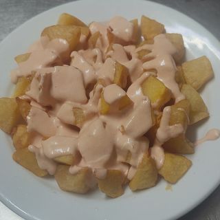 Patatas Bravas Caseras (Ración)